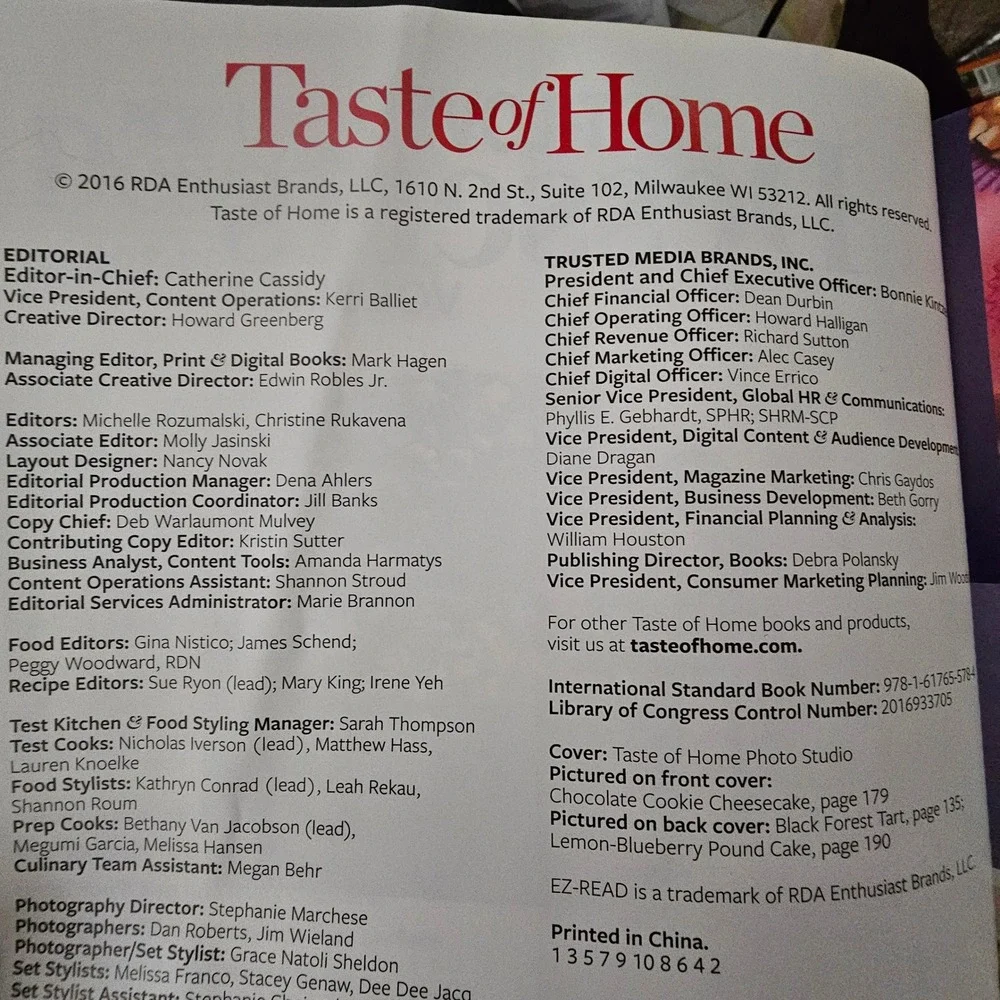 Taste‎ of Home Best-Loved Desserts Cookbook EZ-Read Large Print 2016